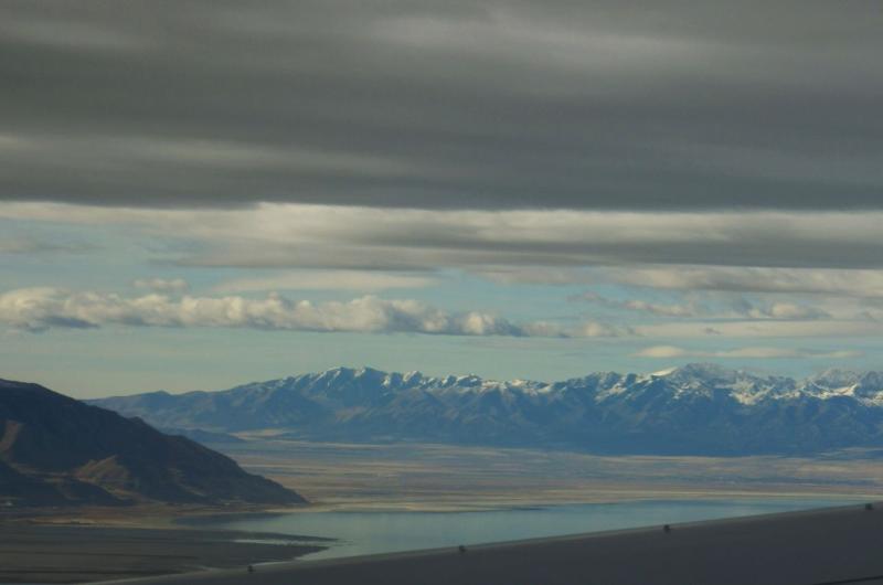 Descent_past_Salt_Lake.jpg - SONY DSC